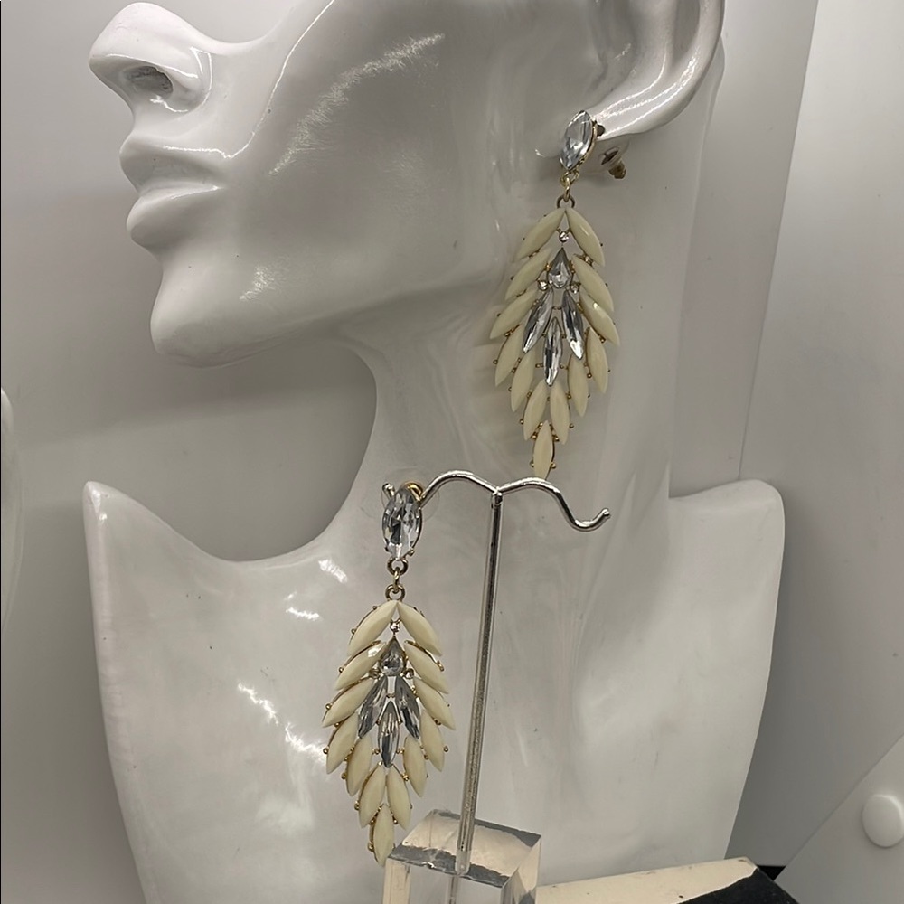 Cream and Silver Feather Earrings with Intricate Design AND Lightweight ❤️ - Picture 3 of 9
